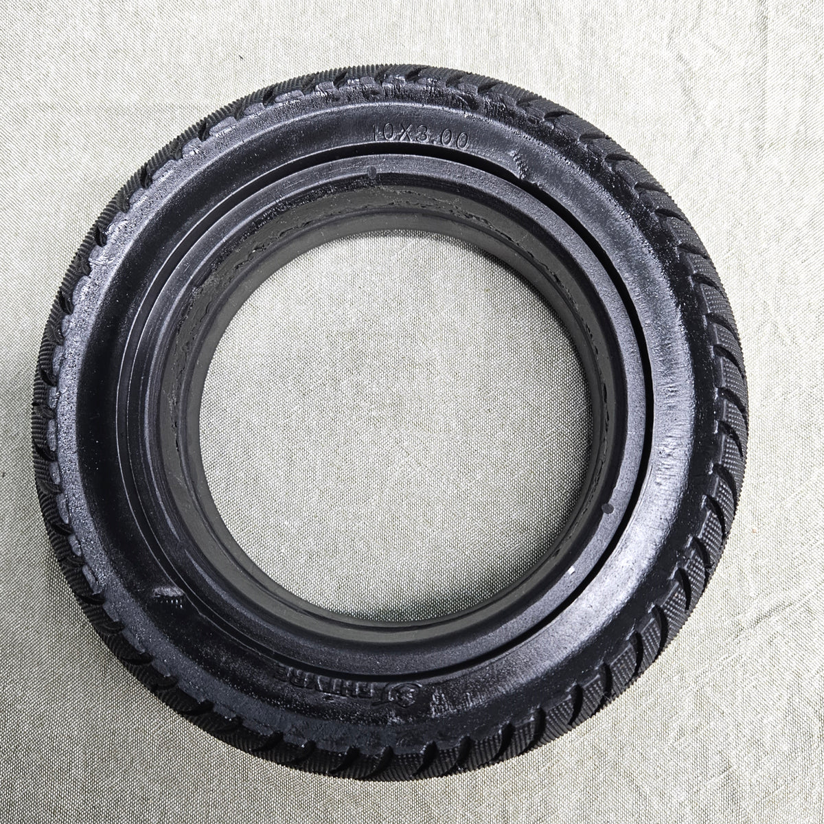 Tyre 10x 3 solid N/R Wired 2 Ride